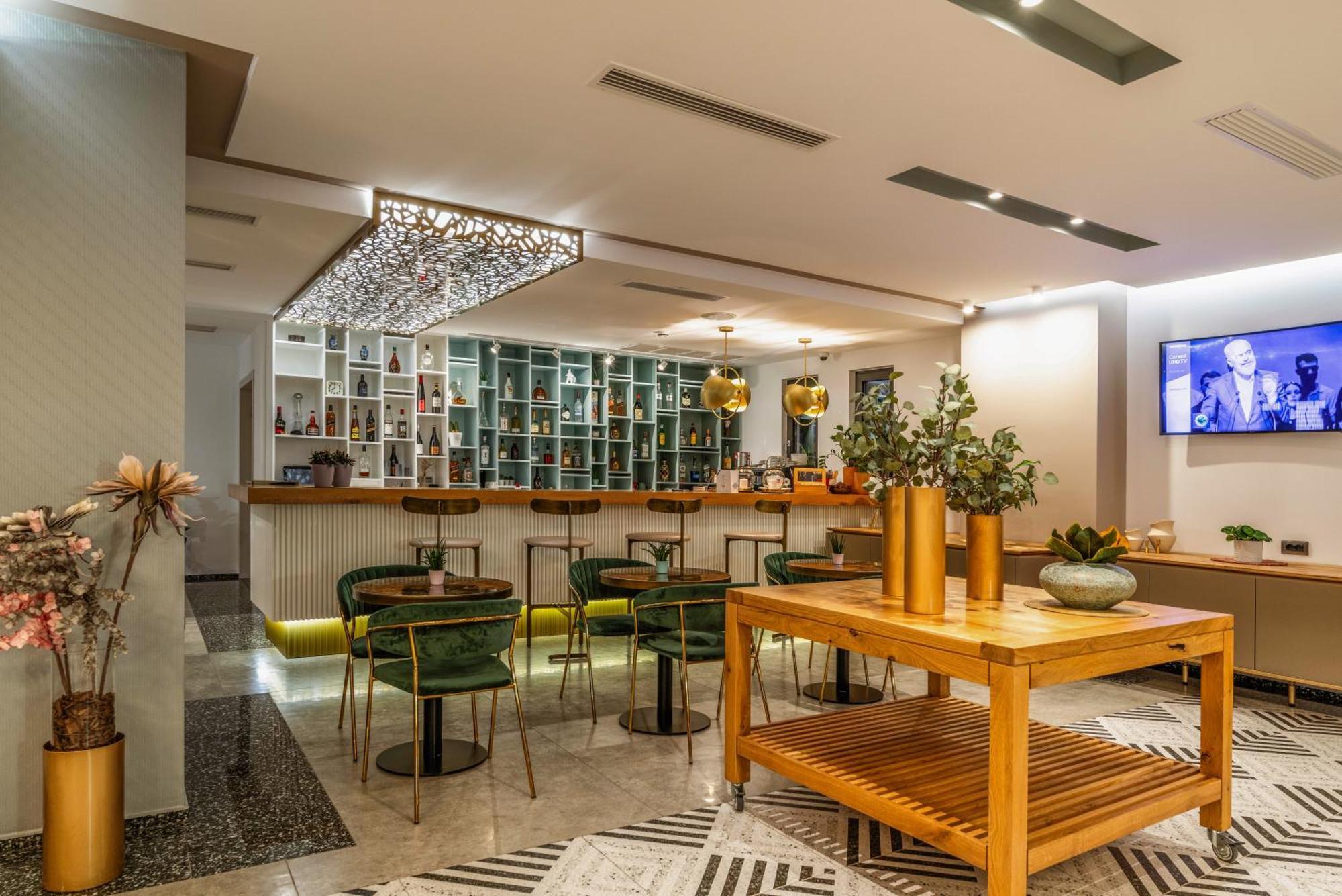 Glow Boutique Hotel & Suites Sarande Exterior photo