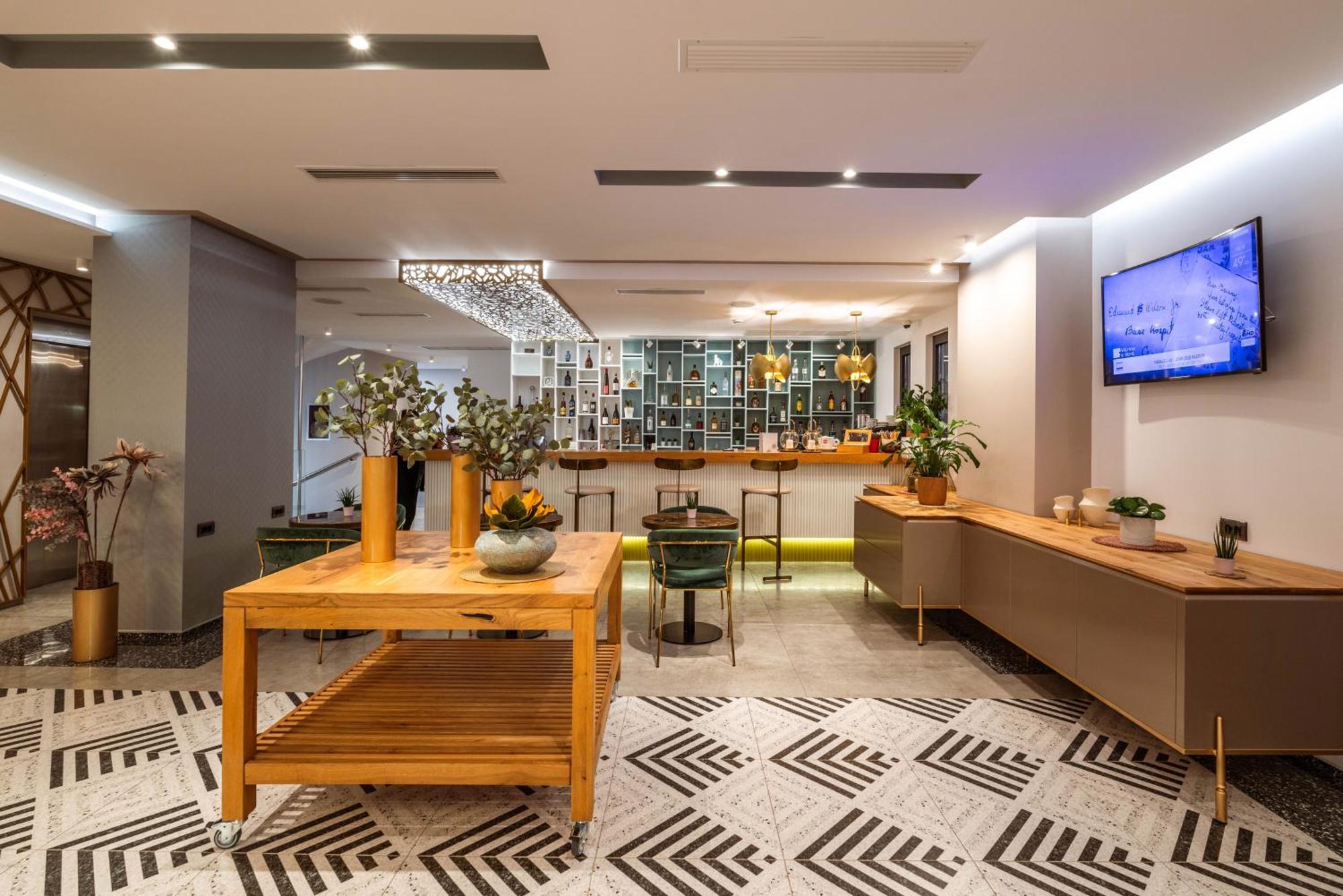 Glow Boutique Hotel & Suites Sarande Exterior photo
