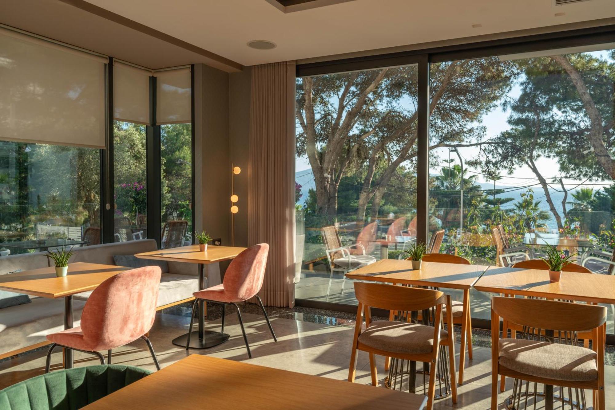 Glow Boutique Hotel & Suites Sarande Exterior photo